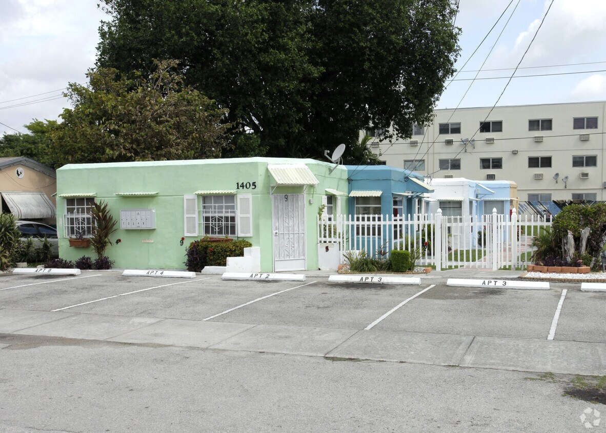 Foto del edificio - 1405-1419 NE 110th Ter