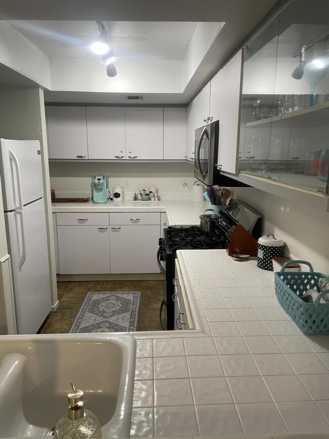 Building Photo - 35200 Cathedral Canyon Dr