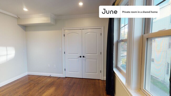Foto del edificio - Room in Shared 5 bed/1.5 bath home in Brighton