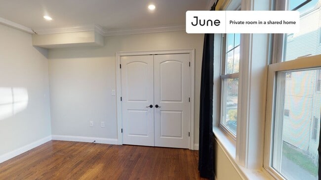 Foto del edificio - Room in Shared 5 bed/1.5 bath home