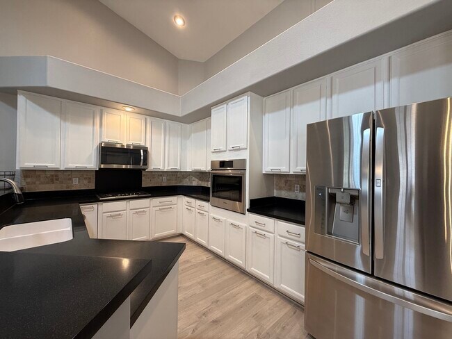 Foto del edificio - 2206 Summerwind Cir