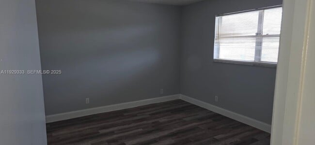 Building Photo - 7960 N Colony Cir