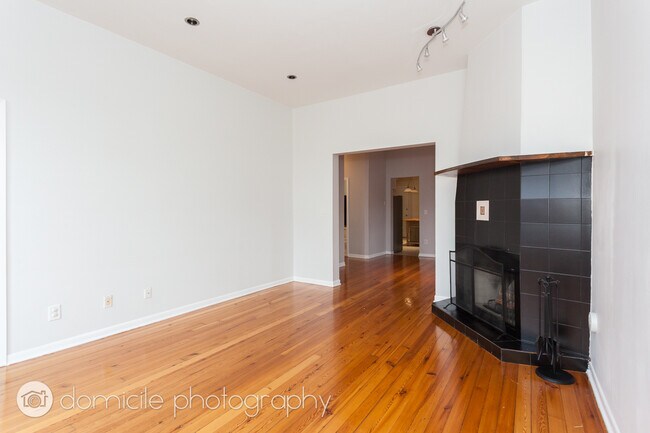 Building Photo - 2204 N Clybourn Ave
