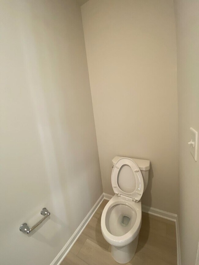 Foto del edificio - Room in 4 Bedroom Townhome at Canton Side Ave