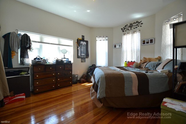 Building Photo - 3 br, 1 bath  - 19 Litchfield St