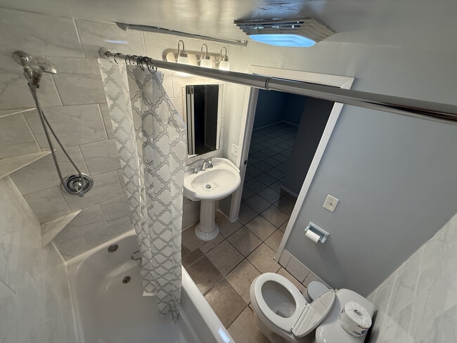 Building Photo - 2210 N Lockwood Ave