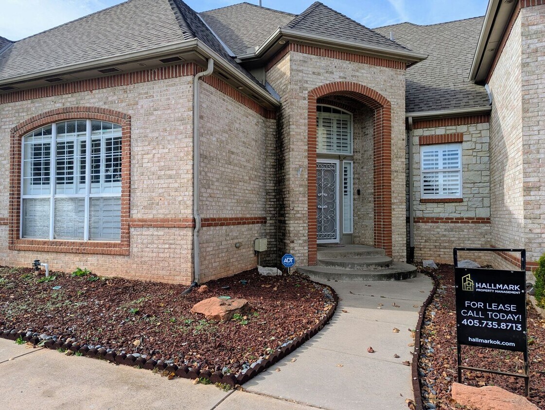 Primary Photo - Stylish Townhome in Norman – Skylights, Courtyard & 2-Car Garage