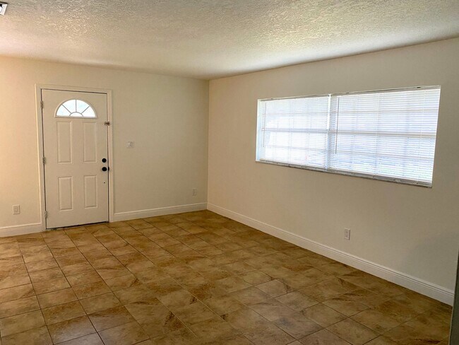 Foto del edificio - Southern Oaks 2 / 2 with Office & Sun Room