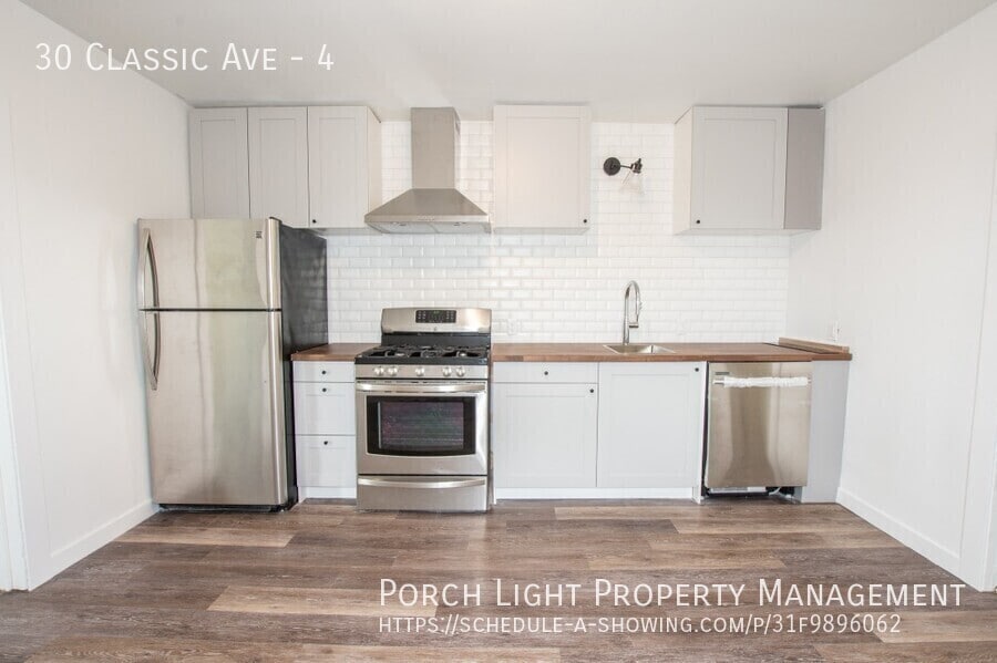 Primary Photo - Renovated Spacious 1 Bedroom with parking ...