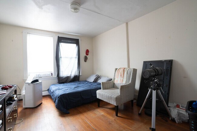 Building Photo - Gordon 3 Bed