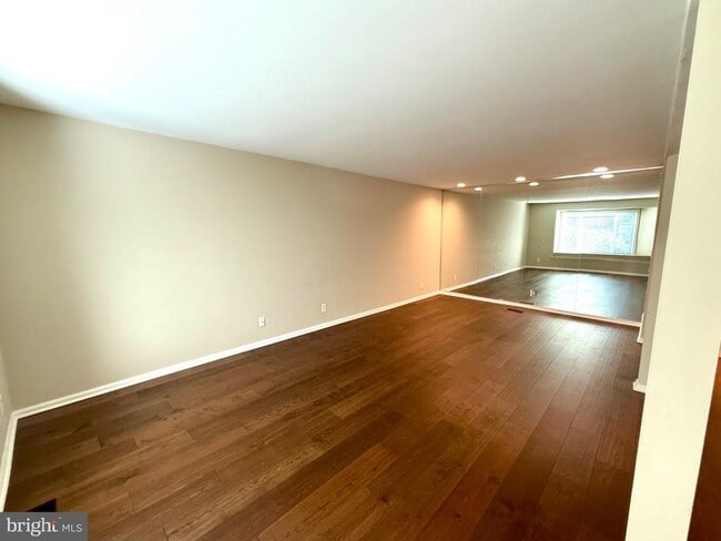 Building Photo - 277 W Chelsea Cir