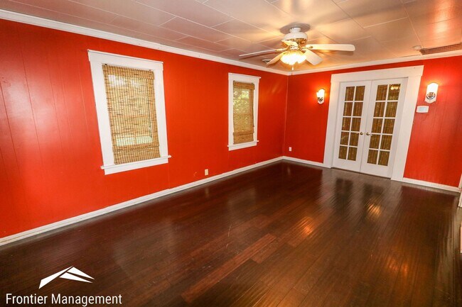 Building Photo - Adorable Single Family Home!