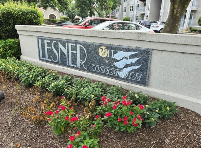 Foto del edificio - 2236 Lesner Cres
