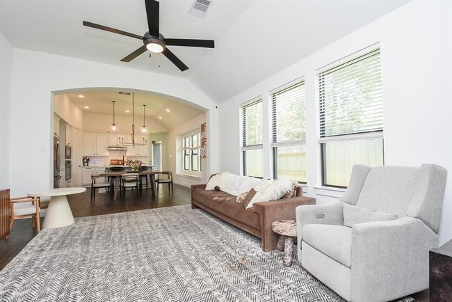 Building Photo - 420 W Cascade Heights Dr