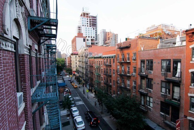 Foto del edificio - 156 Allen St