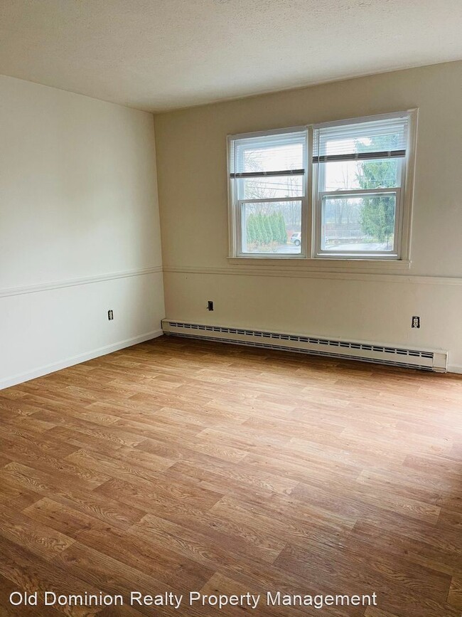 Building Photo - 2 br, 1 bath House - 100 East Riverside Dr...