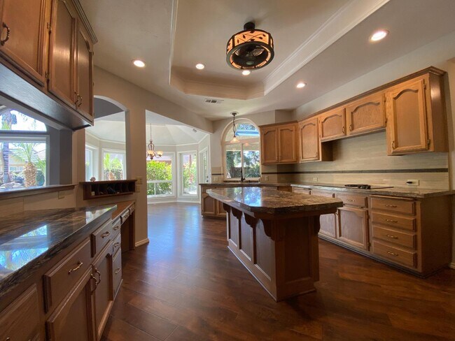 Foto del edificio - 2489 W Beechwood Ave