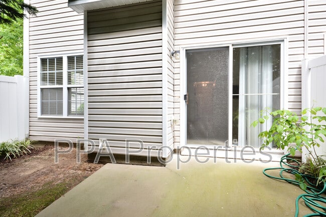 Building Photo - 31 Edgebrook Cir