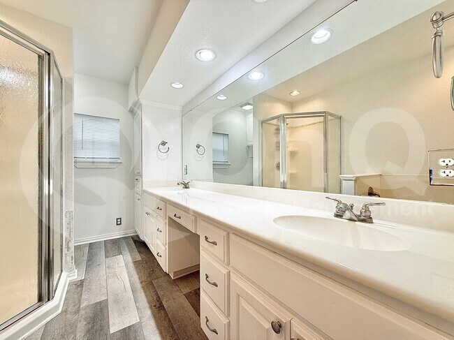 Foto del edificio - 230 Clarence Rd