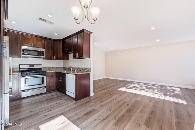 Building Photo - 1332 Alessandro Dr