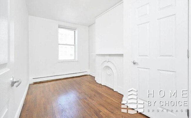 Building Photo - 3 bedroom in BROOKLYN NY 11222
