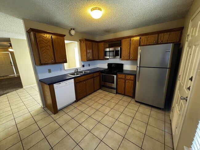 Foto del edificio - Stunning 2-Bed Oasis in Established Neighb...
