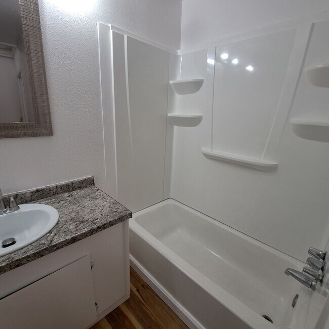 Foto del edificio - Quaint one bedroom, desirable unit