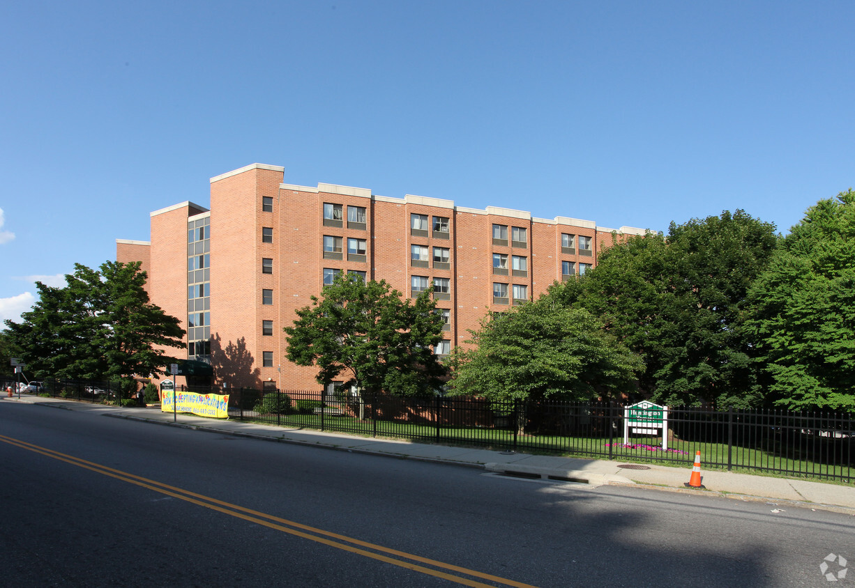 Building Photo - Huntington Towers