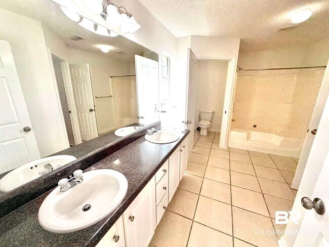 Foto del edificio - 2482 W Ashford Park Dr