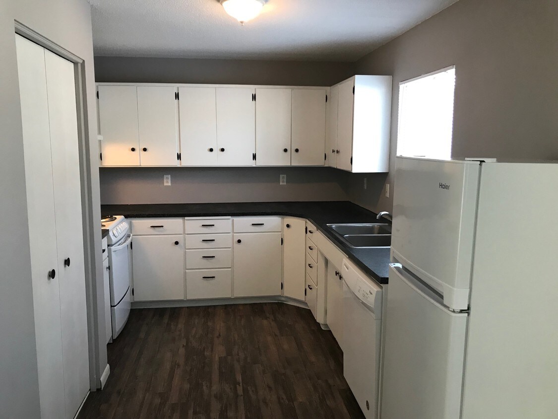607 N 5th St Unit 4, Bismarck, ND 58501 Apartment for Rent in Bismarck, ND