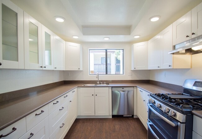 Building Photo - 2001 E 21st St