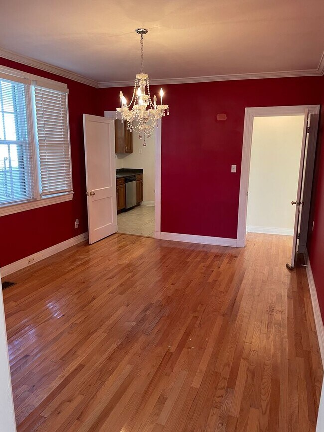 Foto del edificio - Large 3BD/2BA House Uptown with Driveway and Huge Fenced Backyard