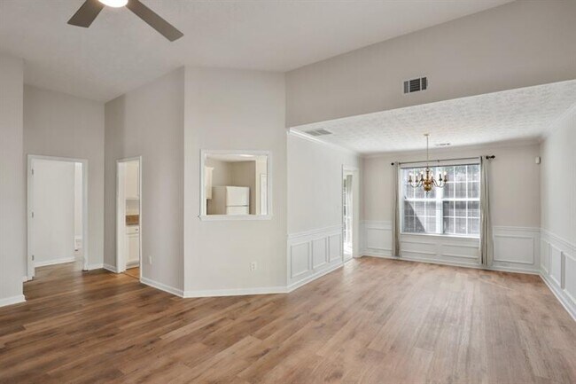 Foto del edificio - 2295 Winthrope Way Dr