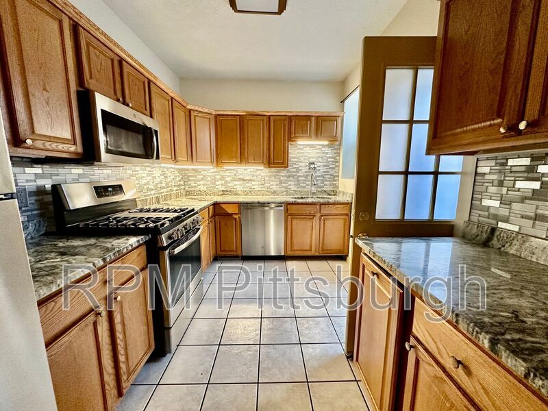 Photo - 2118 Sidney st