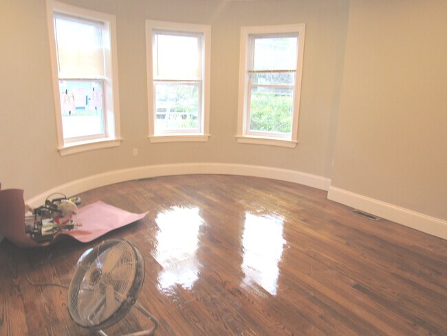 Building Photo - 33 Wigglesworth St