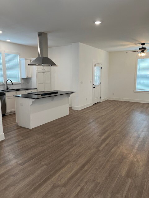 Foto del edificio - Modern 2BR Townhome Just Minutes from the ...