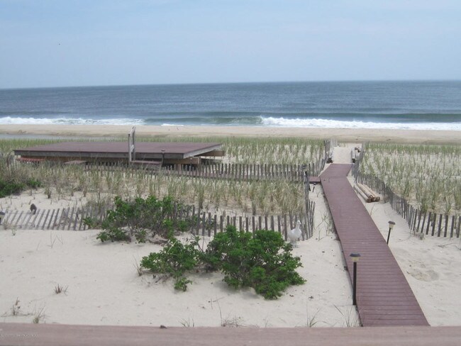 Building Photo - 1403 Ocean Ave