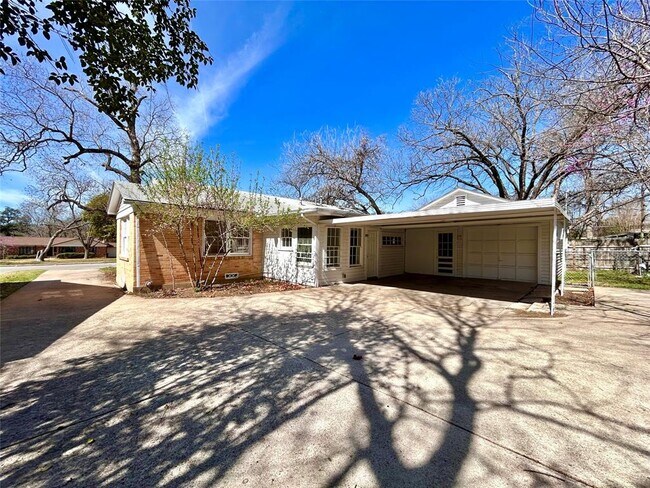 Foto del edificio - 5207 Shoal Creek Blvd