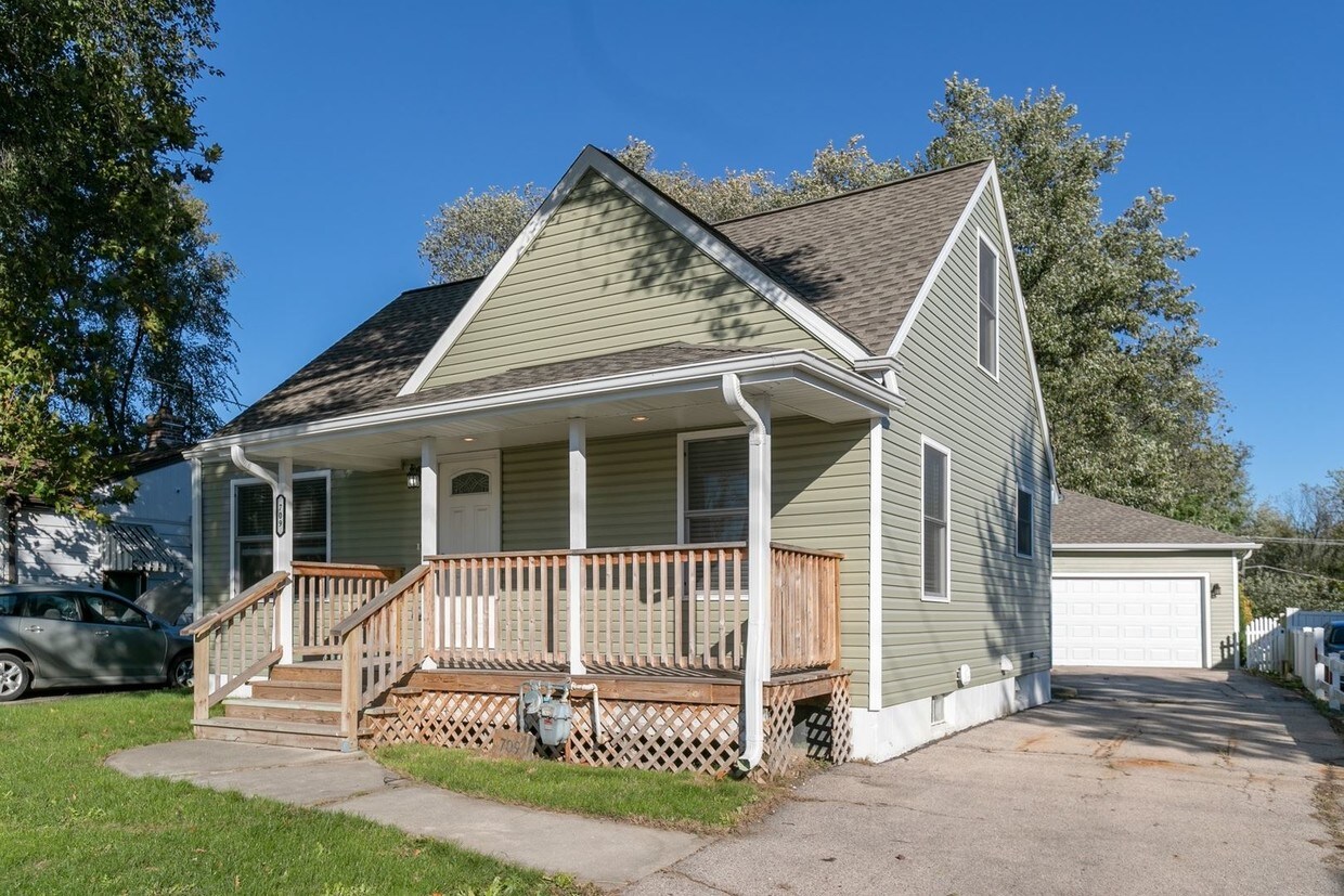Primary Photo - 4 br, 3 bath House - 709 Columbine Ave