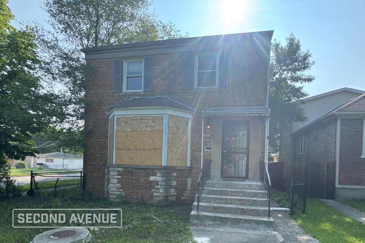Primary Photo - 9256 S Perry Ave
