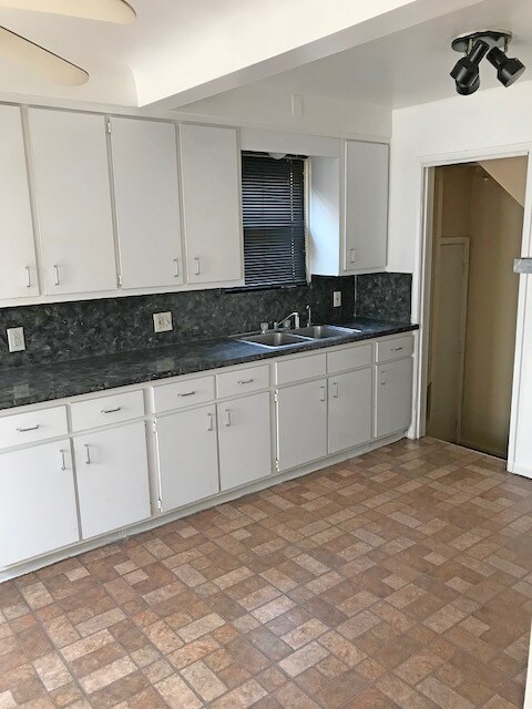 Foto del edificio - 16483 Manning St