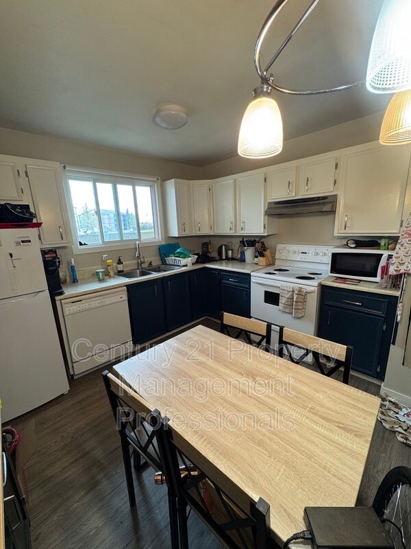 Photo du bâtiment - 14634 25 St NW