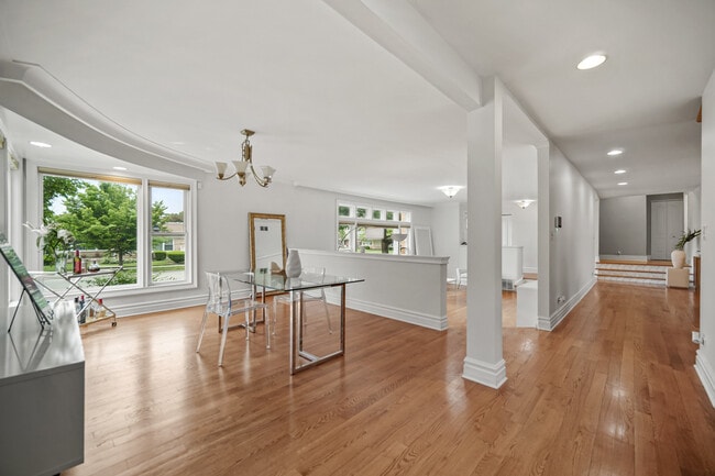 Building Photo - 9157 S Avers Ave