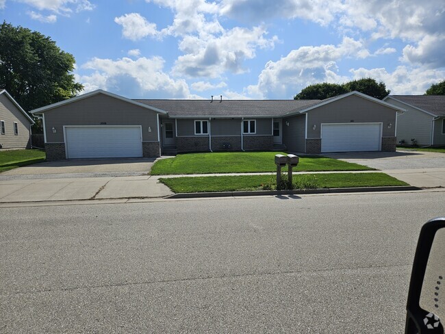 Building Photo - 1011 Pheasant Ln