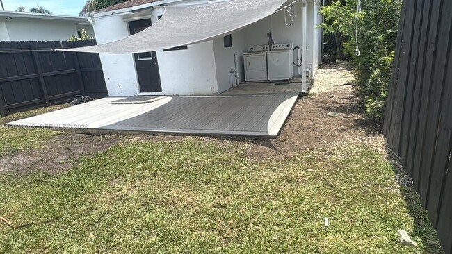 Foto del edificio - 8990 NW 5th Ave
