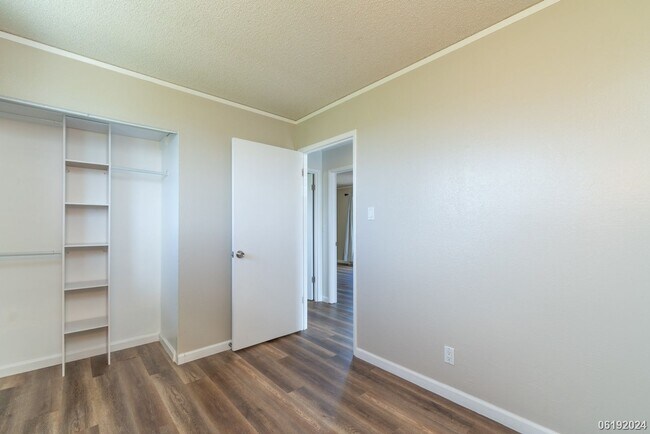 Building Photo - $3,000 / 3br - 1222ft2 - Ridgeway Townhome...