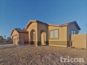 Building Photo - 810 S Greenleaf Ln