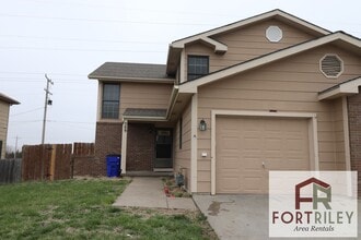 Building Photo - 309 Commanche Ct