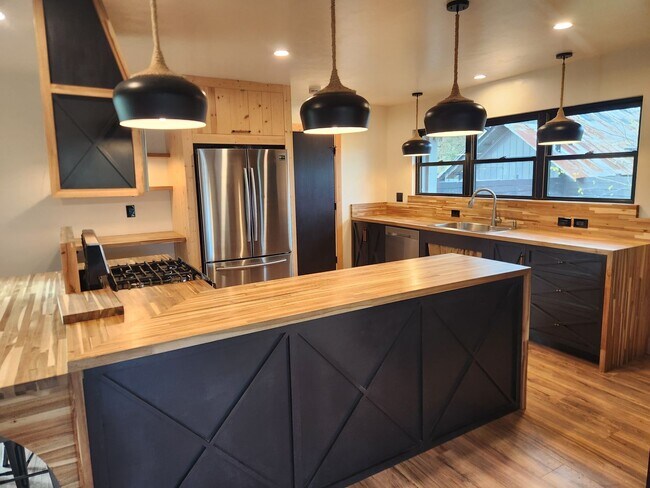 Foto del edificio - 985 Gumview Rd
