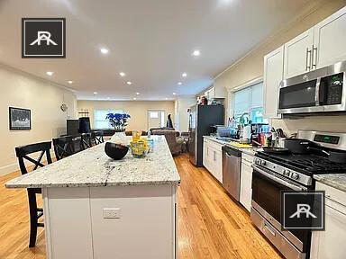 Foto del edificio - 5 bedroom in Brighton MA 02135